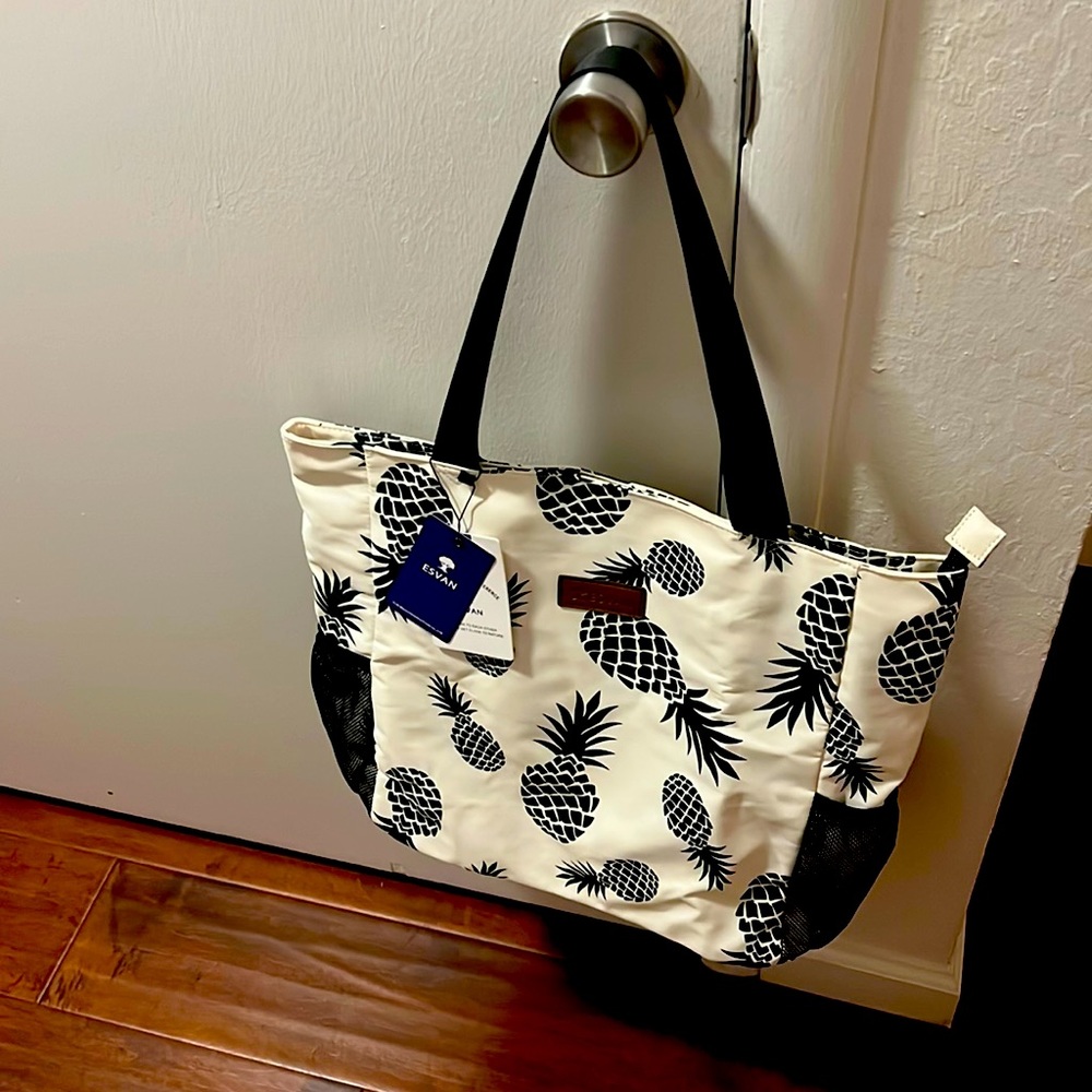 NWT Pineapple carryall bag.